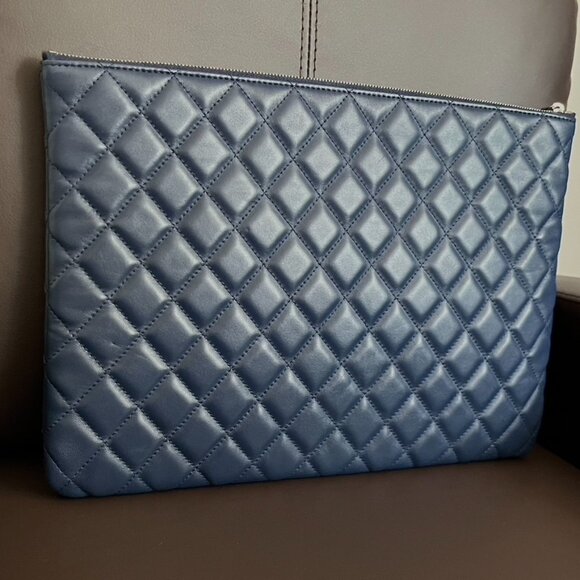 CHANEL Large O Case Clutch Laptop Portfolio in Blue Lambskin - Picture 6 of 15